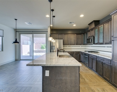 9009 Janice Glen Avenue - Photo Thumbnail 14