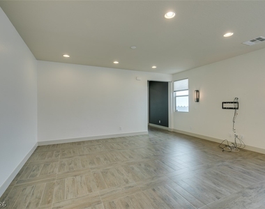9009 Janice Glen Avenue - Photo Thumbnail 6