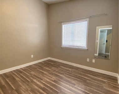 2118 Quinton Avenue - Photo Thumbnail 13