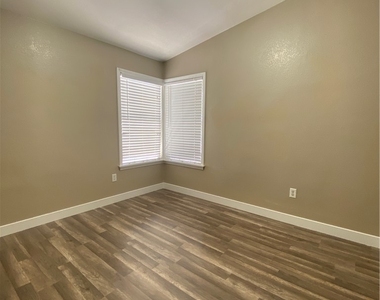 2118 Quinton Avenue - Photo Thumbnail 11