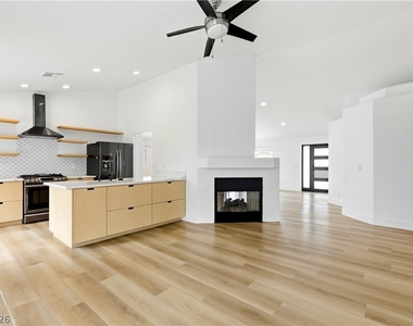 4818 Carefree Drive - Photo Thumbnail 9