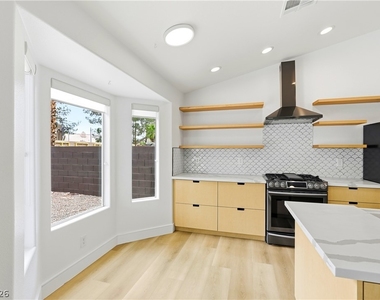4818 Carefree Drive - Photo Thumbnail 12