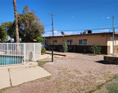 4897 Sawyer Avenue - Photo Thumbnail 18