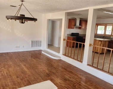 4897 Sawyer Avenue - Photo Thumbnail 13