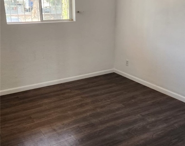 4897 Sawyer Avenue - Photo Thumbnail 21