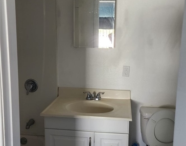 4897 Sawyer Avenue - Photo Thumbnail 12