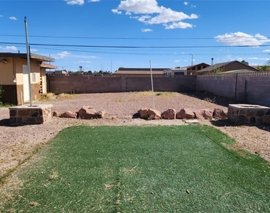 4897 Sawyer Avenue - Photo Thumbnail 10