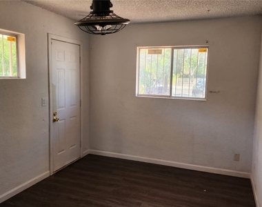 4897 Sawyer Avenue - Photo Thumbnail 20