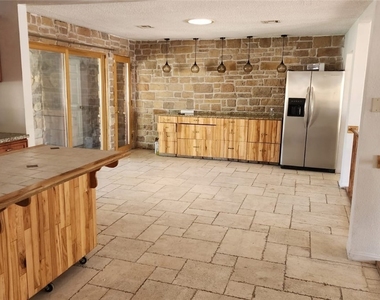 4897 Sawyer Avenue - Photo Thumbnail 5