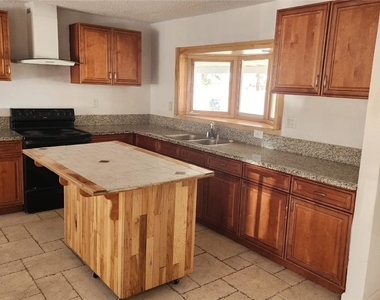 4897 Sawyer Avenue - Photo Thumbnail 6