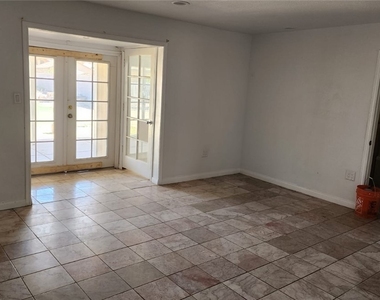 4897 Sawyer Avenue - Photo Thumbnail 8