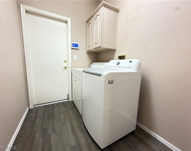 10433 Snyder Avenue - Photo Thumbnail 17