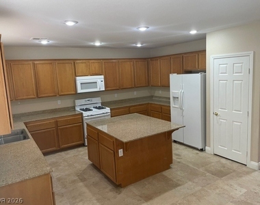321 Waterton Lakes Avenue - Photo Thumbnail 6