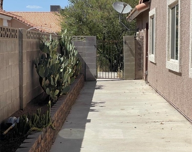 5905 April Lane - Photo Thumbnail 30