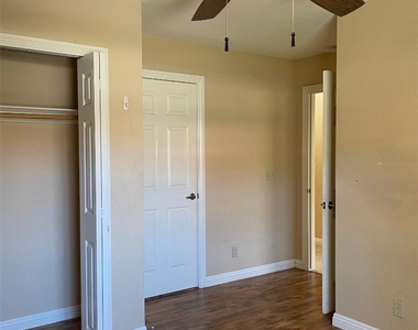 5905 April Lane - Photo Thumbnail 18