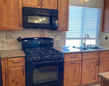 5905 April Lane - Photo Thumbnail 8