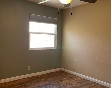 5905 April Lane - Photo Thumbnail 17