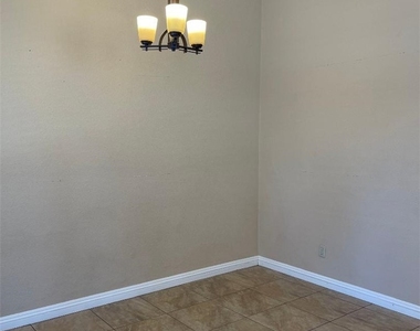 5905 April Lane - Photo Thumbnail 11