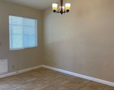 5905 April Lane - Photo Thumbnail 10