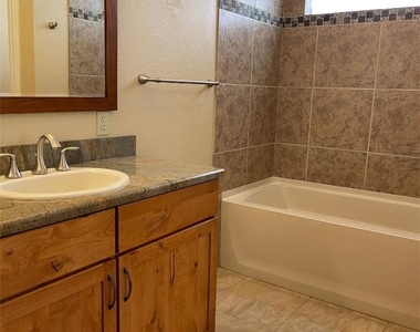 5905 April Lane - Photo Thumbnail 14