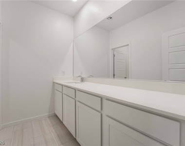 2558 Venetia Pointe Street - Photo Thumbnail 16