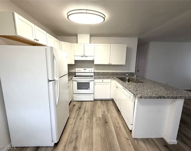 2724 Aarondavid Drive - Photo Thumbnail 3