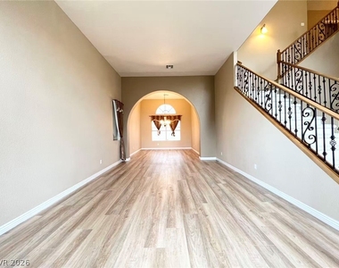 2105 Eaglepath Circle - Photo Thumbnail 4