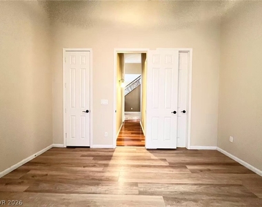 2105 Eaglepath Circle - Photo Thumbnail 10