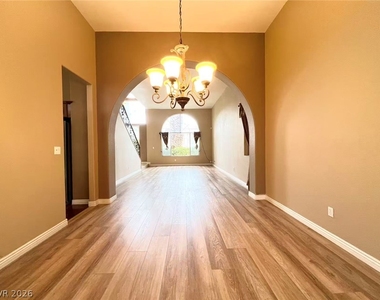 2105 Eaglepath Circle - Photo Thumbnail 5