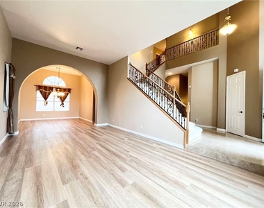 2105 Eaglepath Circle - Photo Thumbnail 2