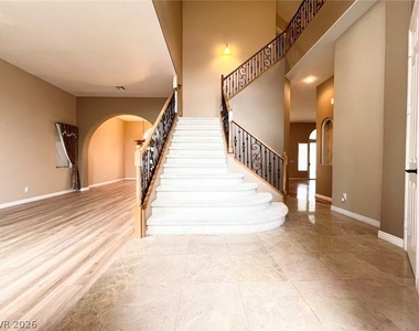 2105 Eaglepath Circle - Photo Thumbnail 3