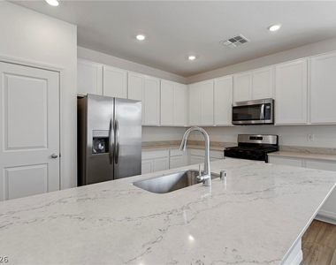 10183 Glowing Amber Street - Photo Thumbnail 17