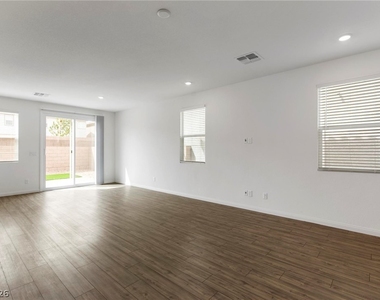 10183 Glowing Amber Street - Photo Thumbnail 15