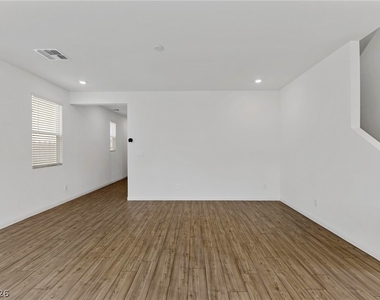 10183 Glowing Amber Street - Photo Thumbnail 14