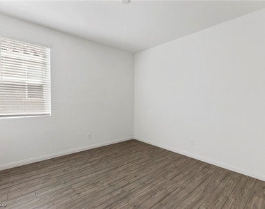 10183 Glowing Amber Street - Photo Thumbnail 10