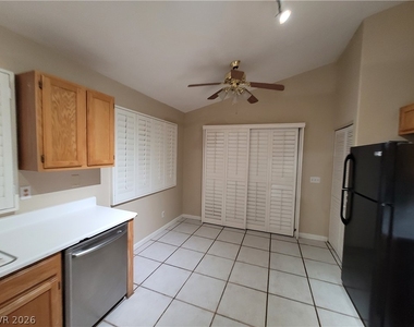 2458 Color Canyon Way - Photo Thumbnail 18