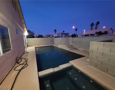 2458 Color Canyon Way - Photo Thumbnail 8