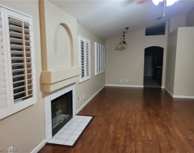 2458 Color Canyon Way - Photo Thumbnail 11