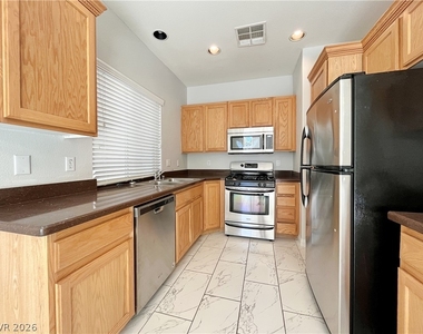 1627 Bamboo Rain Avenue - Photo Thumbnail 6