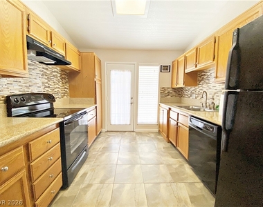 704 Callahan Point Drive - Photo Thumbnail 5