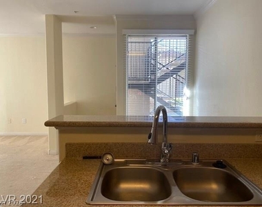 4400 S Jones Boulevard - Photo Thumbnail 5