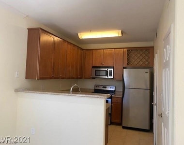 4400 S Jones Boulevard - Photo Thumbnail 4