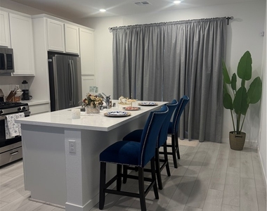 134 Cameron Chase Avenue - Photo Thumbnail 8