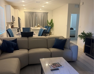 134 Cameron Chase Avenue - Photo Thumbnail 2
