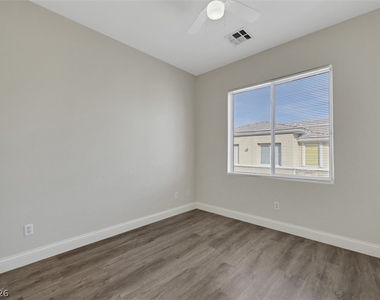 721 Peachy Canyon Circle - Photo Thumbnail 11