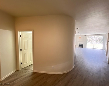 801 Dana Hills Court - Photo Thumbnail 2
