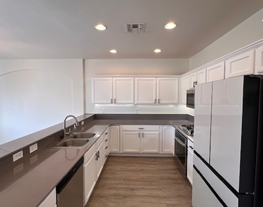 801 Dana Hills Court - Photo Thumbnail 6