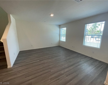 1923 Stanza Vista Street - Photo Thumbnail 5