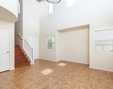 9933 Carrizo Springs Avenue - Photo Thumbnail 3
