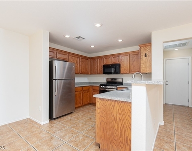 9933 Carrizo Springs Avenue - Photo Thumbnail 6